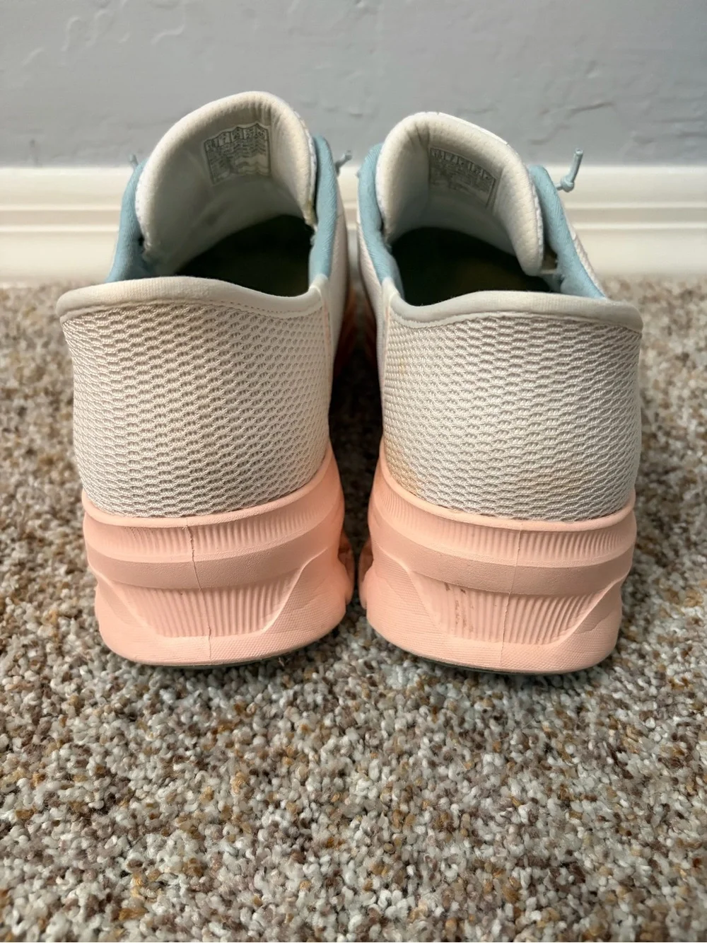 N/A skechers slip